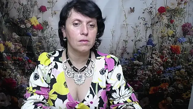 LuciaMii online show from 10.16.25