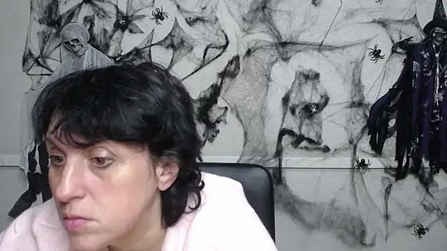 LuciaMii online show from 10.22.25