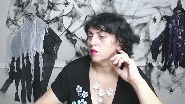 LuciaMii online show from 11.10.25