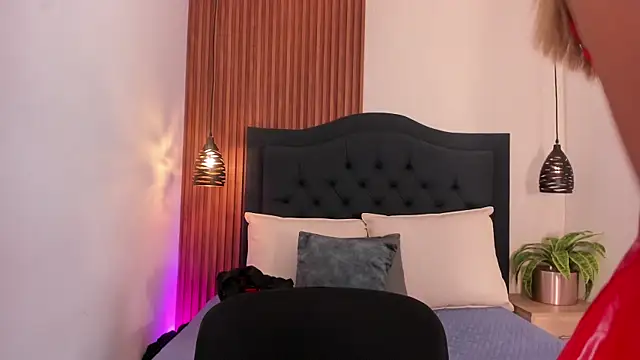 SARA STONE17 online show from 12.24.24