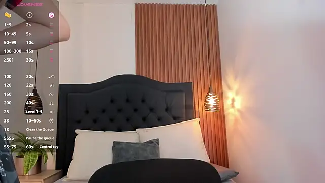 SARA STONE17 online show from 03.04.25