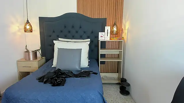 SARA STONE17 online show from 09.28.25