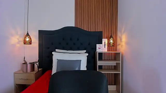 SARA STONE17 online show from 09.29.25