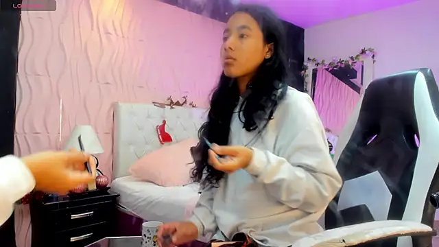 Snapshot of SofiSinfull chatting on 12.14.24 SofiSinfull online show from 12.14.24