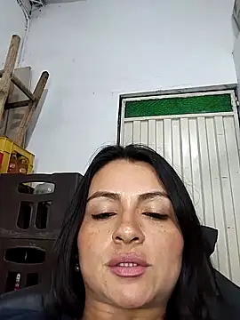 Snapshot of Linda_Lars chatting on 09.26.25 Linda Lars online show from 09.26.25