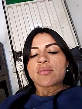 Snapshot of Linda_Lars chatting on 10.01.25 Linda Lars online show from 10.01.25