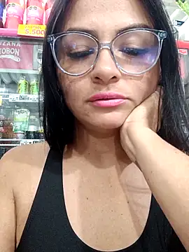 Snapshot of Linda_Lars chatting on 10.19.25 Linda Lars online show from 10.19.25