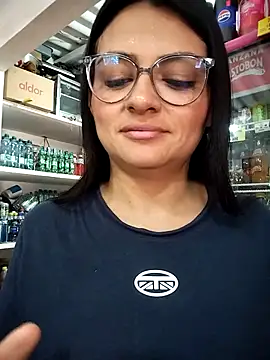 Snapshot of Linda_Lars chatting on 10.27.25 Linda Lars online show from 10.27.25