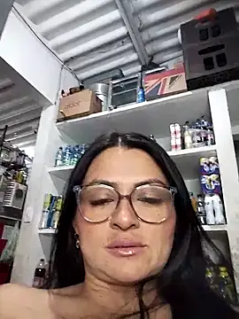 Snapshot of Linda_Lars chatting on 10.29.25 Linda Lars online show from 10.29.25