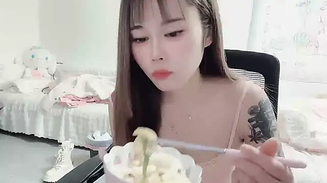 Snapshot of Jia-Xin- chatting on 12.19.24 Jia-Xin- online show from 12.19.24