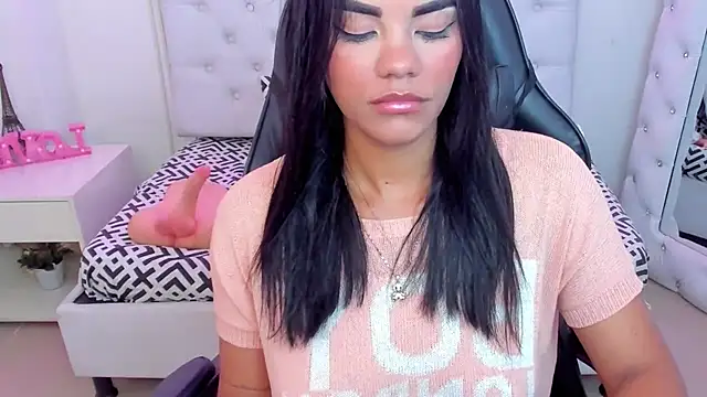 Snapshot of silvana__miller chatting on 01.14.25 silvana miller online show from 01.14.25