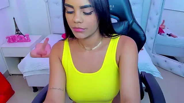 Snapshot of silvana__miller chatting on 02.12.25 silvana miller online show from 02.12.25