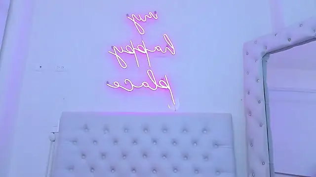 Snapshot of silvana__miller chatting on 02.19.25 silvana miller online show from 02.19.25