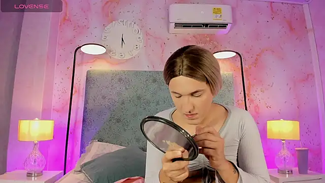 JESSI NAOMI online show from 11.04.25