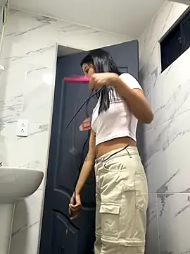 Arilw online show from 10.24.25