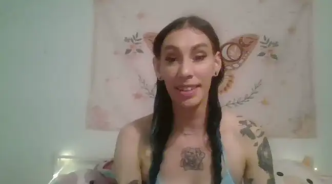 Snapshot of averietheangel chatting on 03.02.25 averietheangel online show from 03.02.25