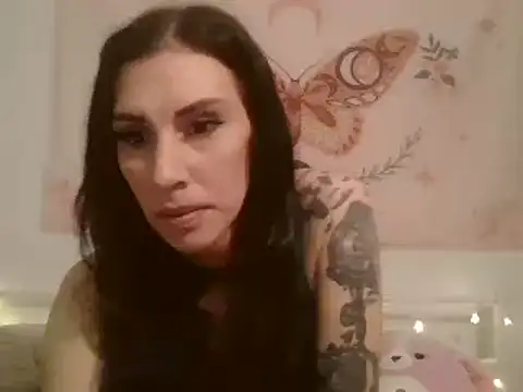 Snapshot of averietheangel chatting on 03.09.25 averietheangel online show from 03.09.25