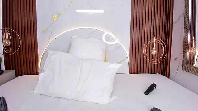 Snapshot of miamiller69 chatting on 09.21.25 miamiller69 online show from 09.21.25