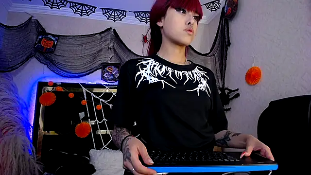 Snapshot of Bunny_O chatting on 10.18.25 Bunny O online show from 10.18.25