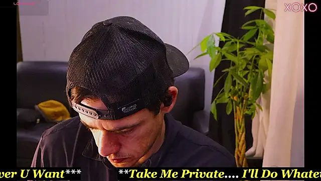 Snapshot of DamienSliick chatting on 10.01.25 DamienSliick online show from 10.01.25