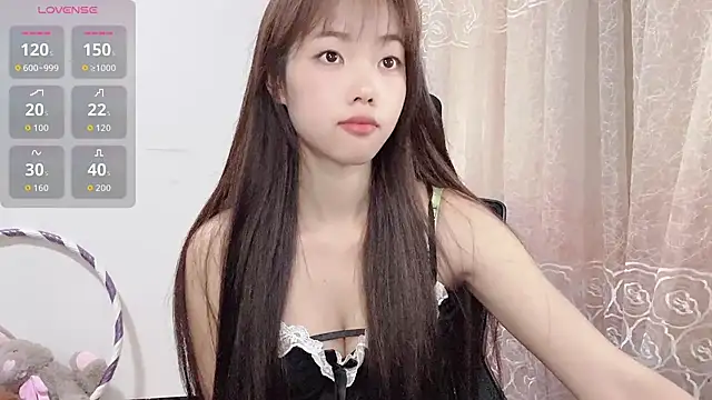 Snapshot of Lvy--v chatting on 11.01.25 Lvy--v online show from 11.01.25