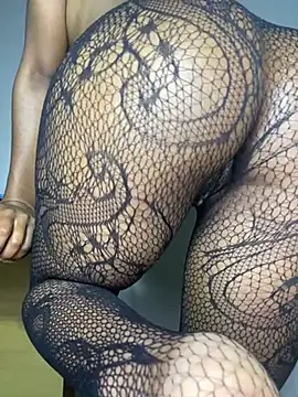 Snapshot of incognitobdy chatting on 12.16.24 incognitobdy online show from 12.16.24