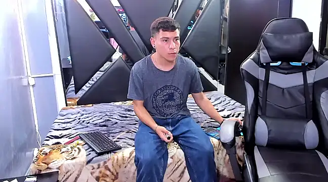 salvadorgomezx online show from 12.23.24