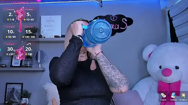 Alexasmith06 online show from 02.17.25