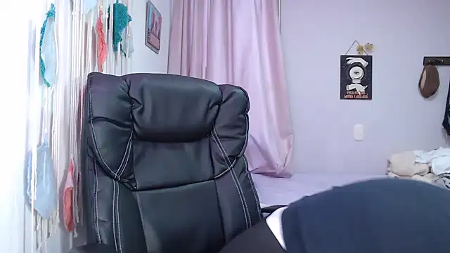 yulieth anamar online show from 12.16.24