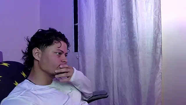 Snapshot of Horny_tgn chatting on 09.22.25 Horny tgn online show from 09.22.25