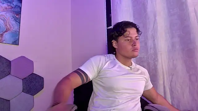 Snapshot of Horny_tgn chatting on 10.04.25 Horny tgn online show from 10.04.25