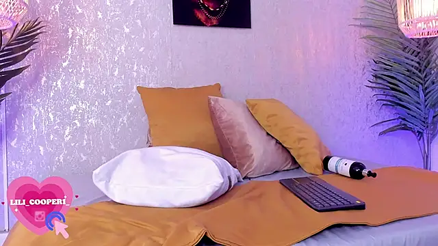 lilicooper  online show from 12.08.24