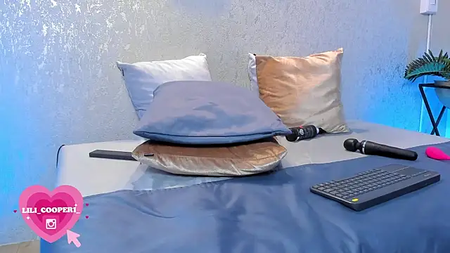 lilicooper  online show from 02.04.25