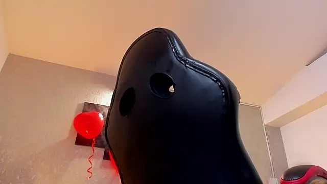 lilicooper  online show from 02.15.25