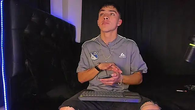 James1lee  online show from 12.09.24