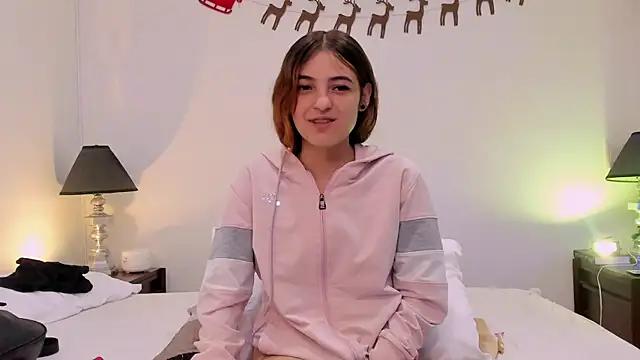 Snapshot of sofiarouge chatting on 12.19.24 sofiarouge online show from 12.19.24