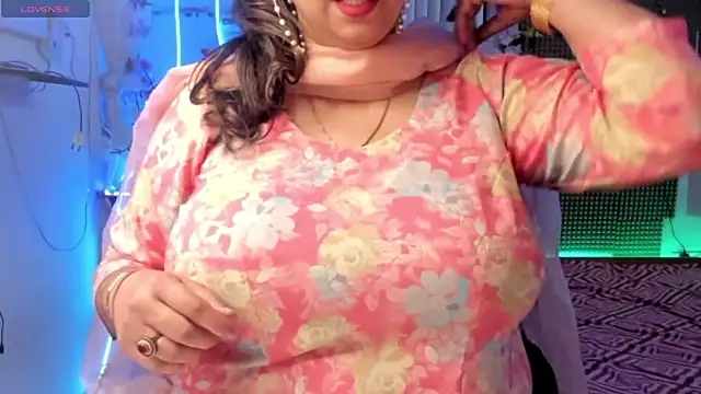 Snapshot of Gulabi_Queen chatting on 02.03.25 Gulabi Queen online show from 02.03.25