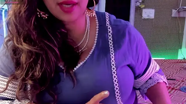 Snapshot of Gulabi_Queen chatting on 02.26.25 Gulabi Queen online show from 02.26.25