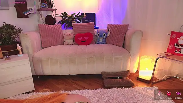 HANNAH LOVEE online show from 11.06.25