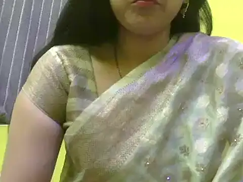 Snapshot of CUTYHINA_001 chatting on 12.03.24 CUTYHINA 001 online show from 12.03.24