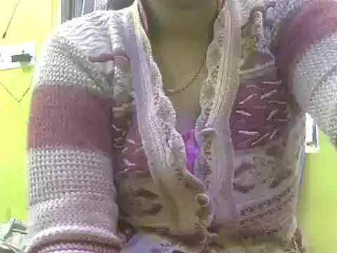 Snapshot of CUTYHINA_001 chatting on 12.12.24 CUTYHINA 001 online show from 12.12.24