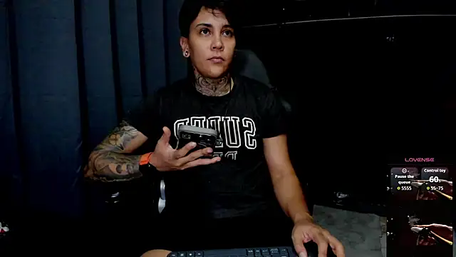 ZhoeStrong online show from 11.21.25