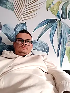 Snapshot of GLouglou19 chatting on 09.13.25 GLouglou19 online show from 09.13.25