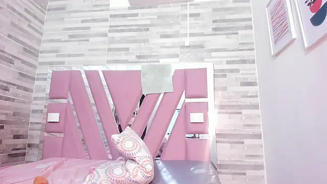 Snapshot of ebony_march chatting on 12.13.24 ebony march online show from 12.13.24
