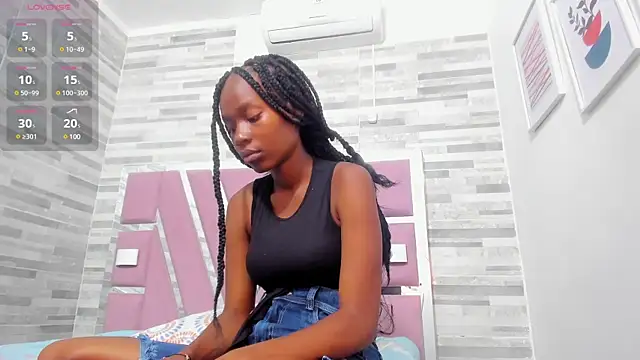 Snapshot of ebony_march chatting on 12.30.24 ebony march online show from 12.30.24