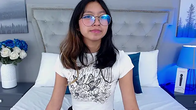 Yommi Winx online show from 01.23.25