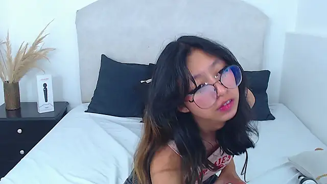 Yommi Winx online show from 01.25.25