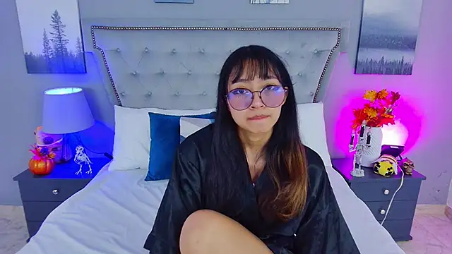 Yommi Winx online show from 10.22.25