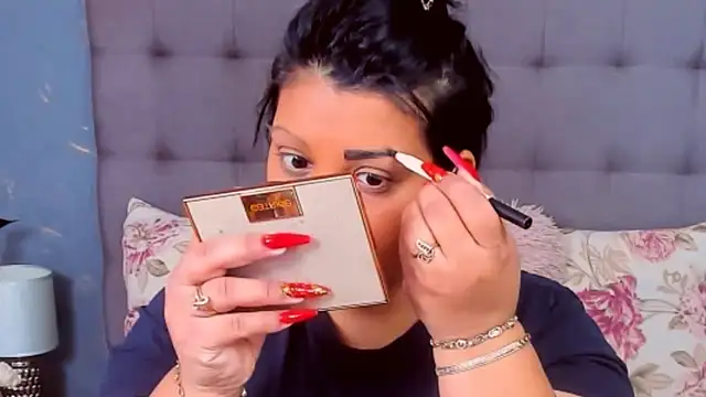 Snapshot of AmyCubes chatting on 02.08.25 AmyCubes online show from 02.08.25