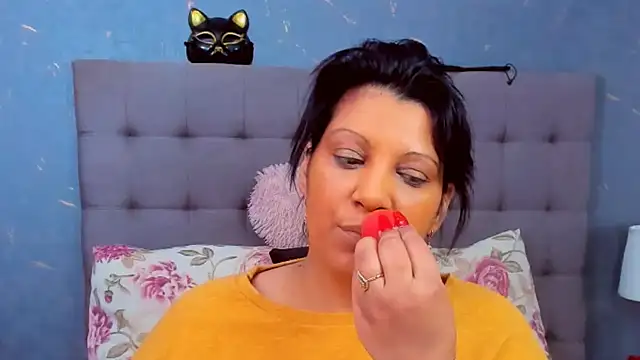 Snapshot of AmyCubes chatting on 02.11.25 AmyCubes online show from 02.11.25